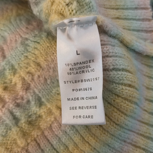 Pastel Rainbow Sweater  🌈 - Picture 7 of 7